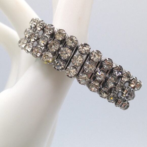 Vintage Japan Clear Rhinestone Expansion Bracelet, Clear Rhinestones, Up to 8" - Picture 4 of 10